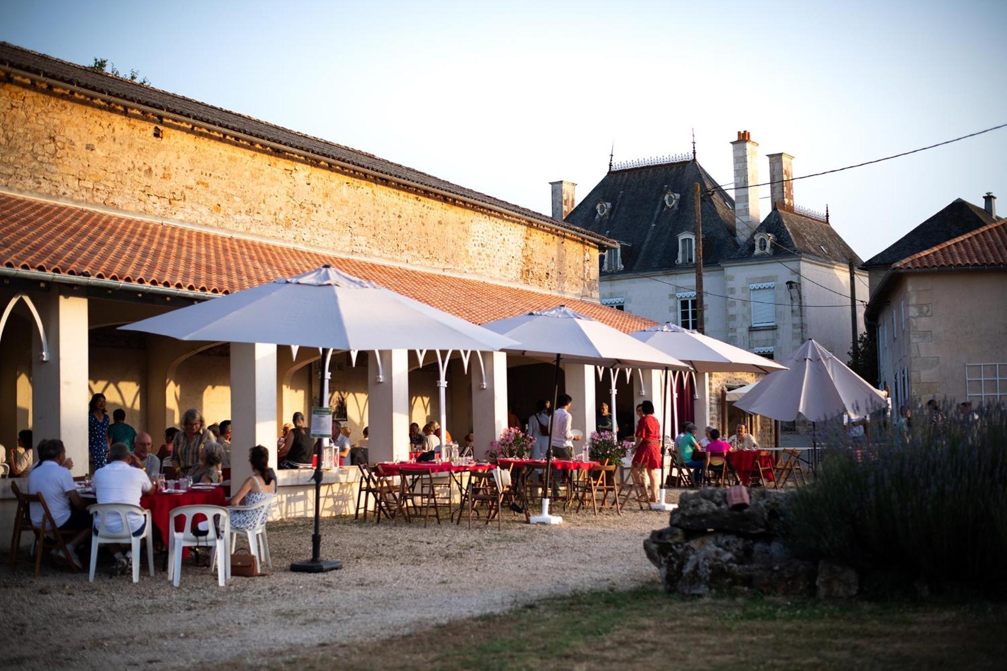 Bed and Breakfast Domaine De La Briouse Sanxay Экстерьер фото