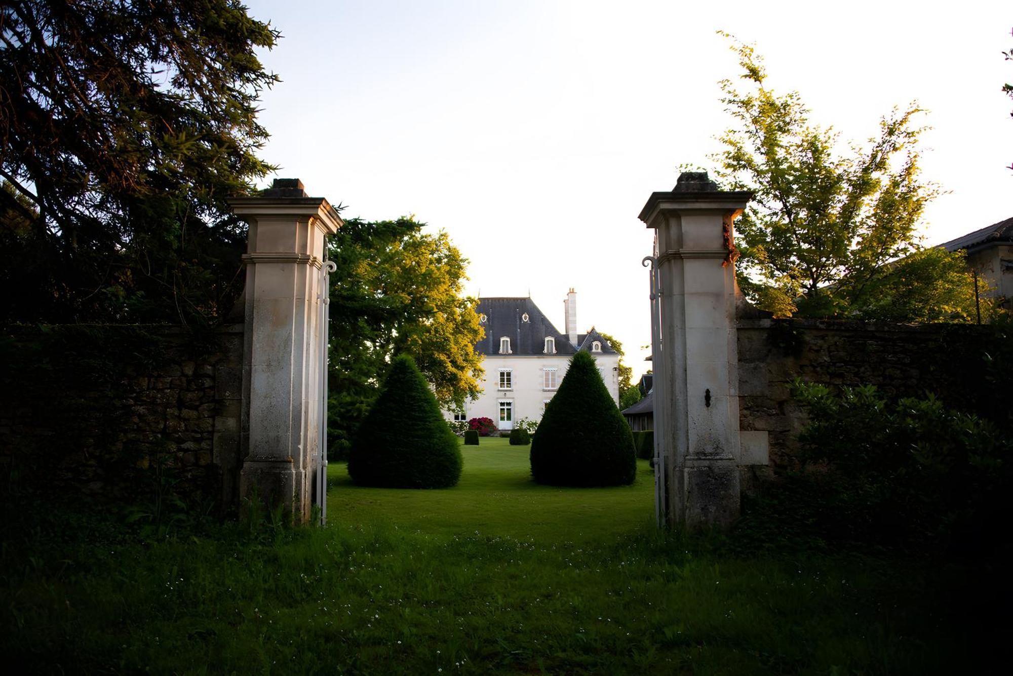 Bed and Breakfast Domaine De La Briouse Sanxay Экстерьер фото