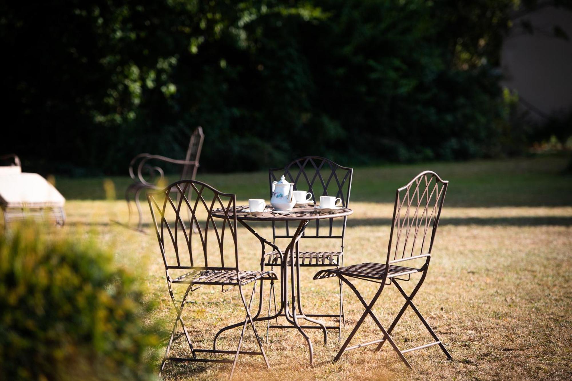 Bed and Breakfast Domaine De La Briouse Sanxay Экстерьер фото