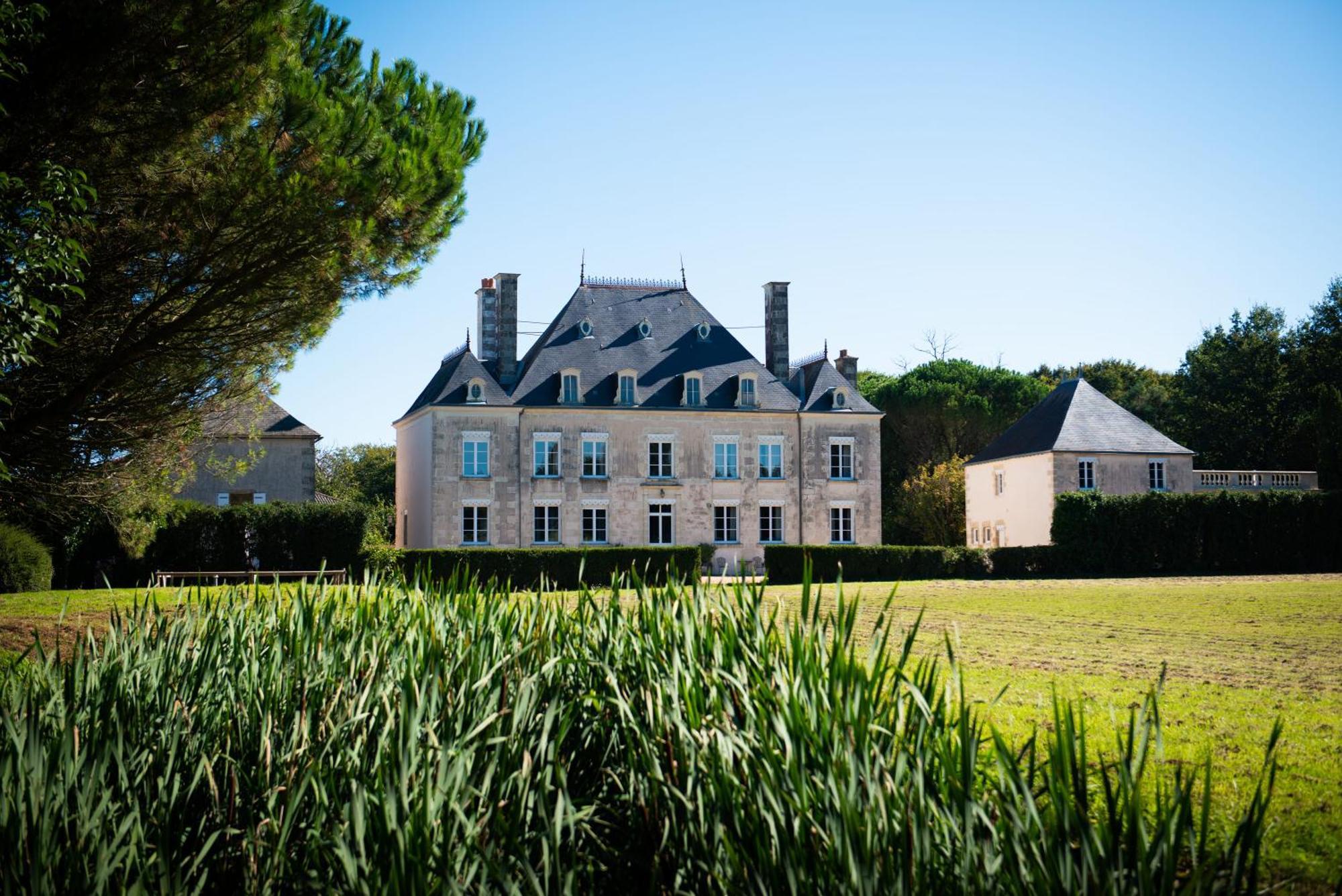 Bed and Breakfast Domaine De La Briouse Sanxay Экстерьер фото